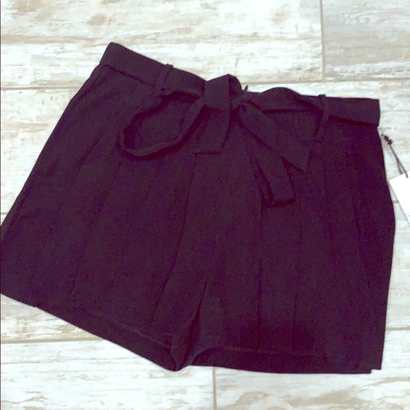 black tape Pants - Black Slouchy Shorts, Pleated with Tie, Medium NWT